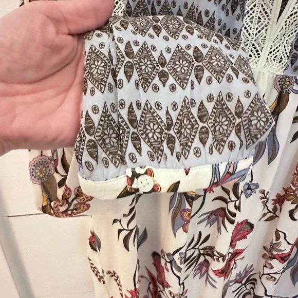 LOFT M white shabby chic V neck lace detail colorful floral lightweight blouse - Picture 7 of 13